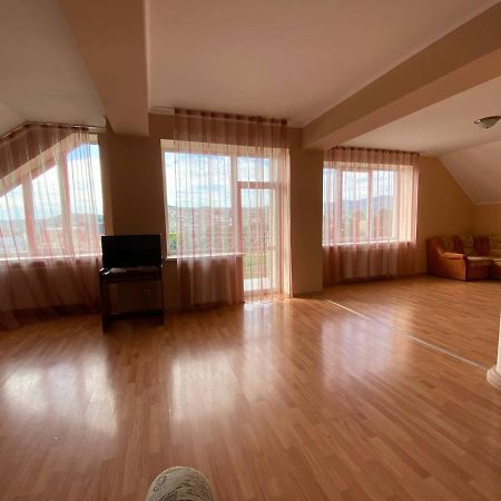 Apartments On Parkaniya 2A Mukacheve Exterior foto