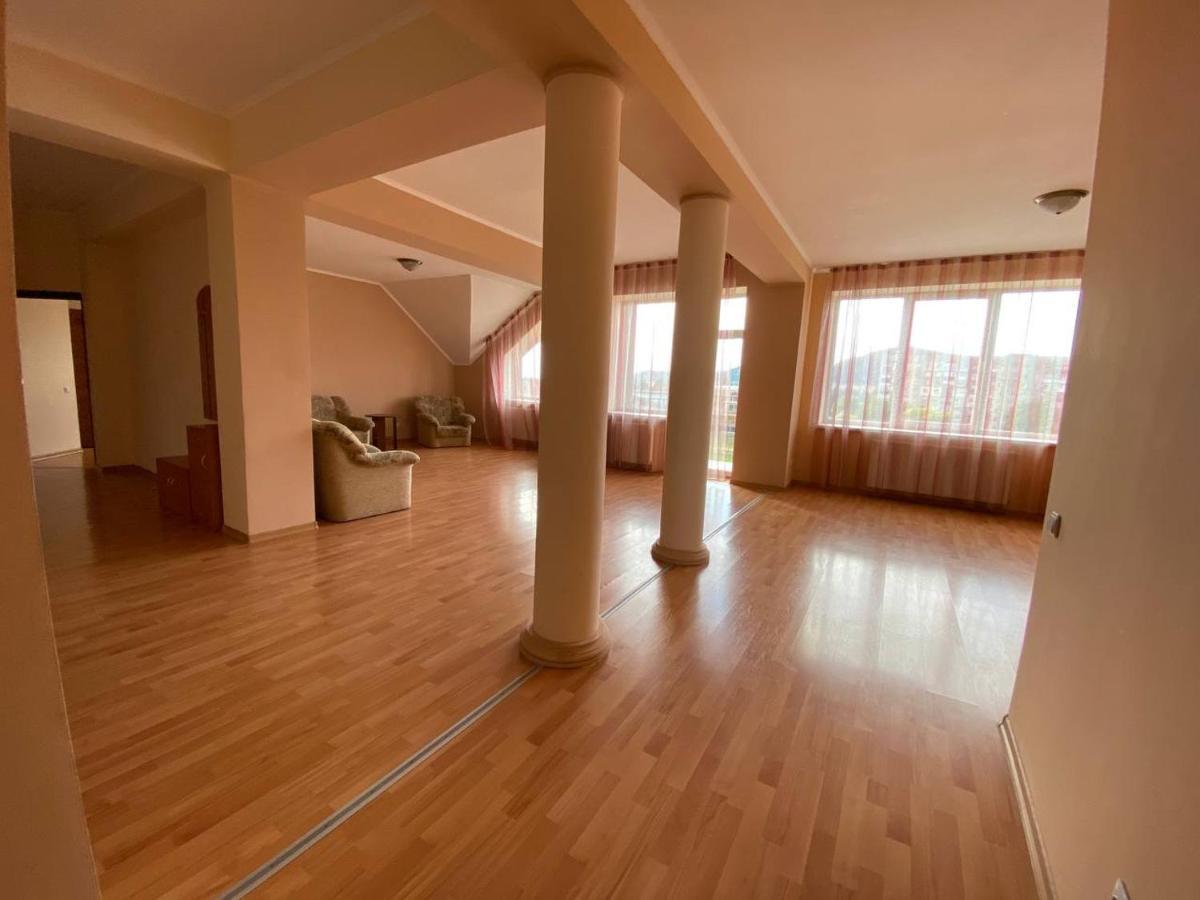 Apartments On Parkaniya 2A Mukacheve Exterior foto
