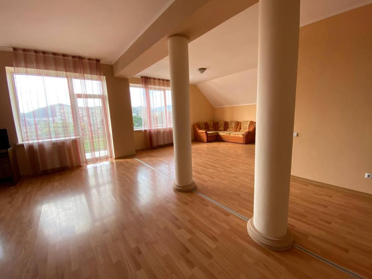 Apartments On Parkaniya 2A Mukacheve Exterior foto